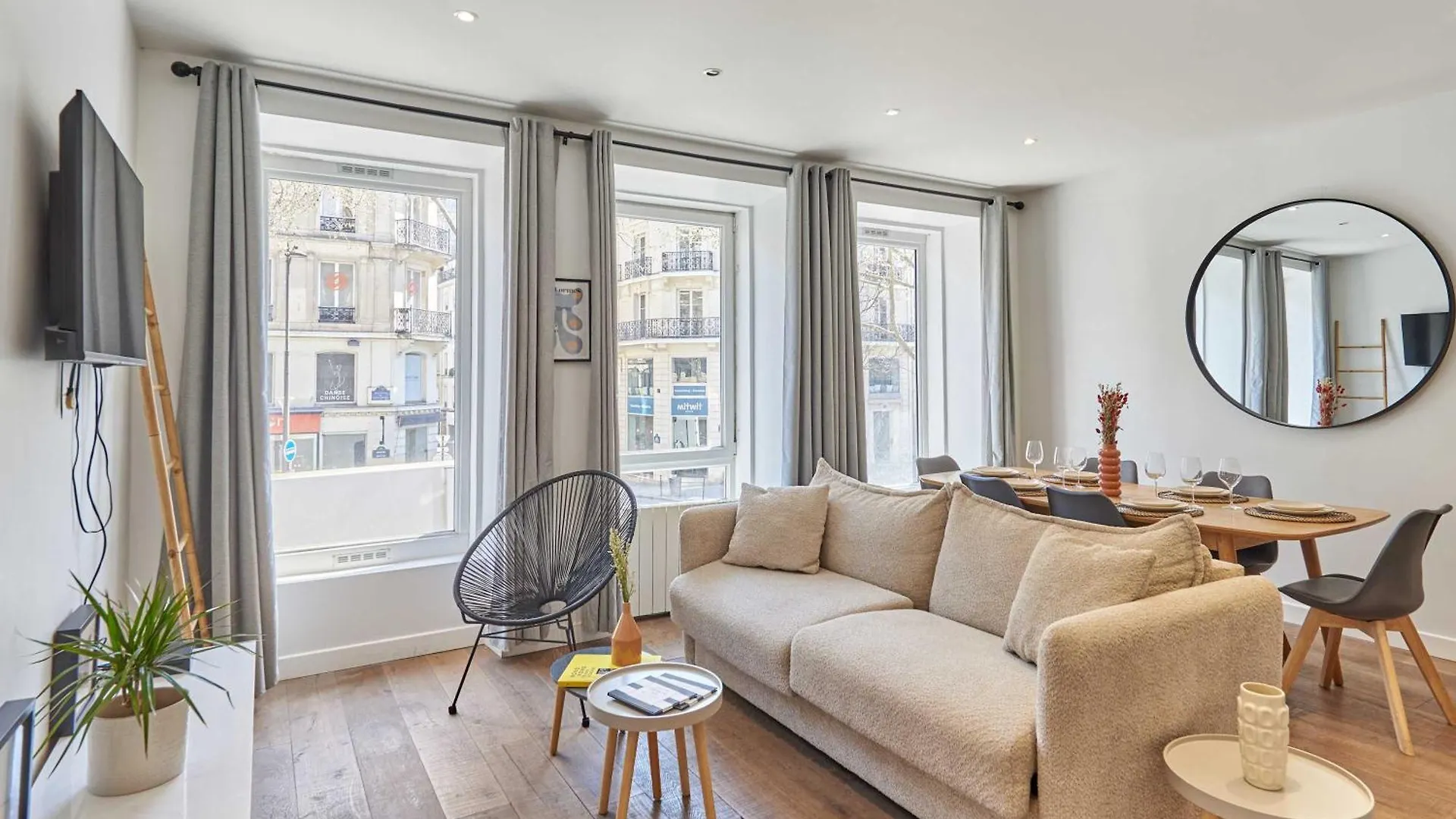 הקונטקטים של Apartment 2 Bedrooms Center Of Paris